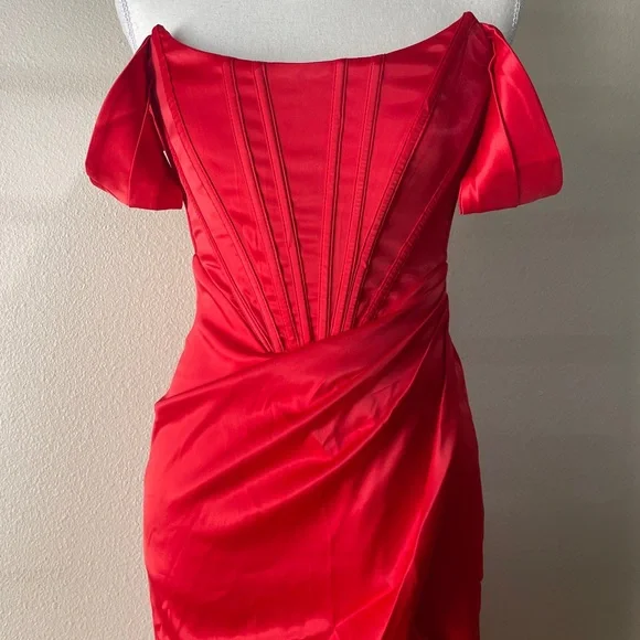 SOLD House of CB Red Off-Shoulder Bodycon Midi Dress - Picture 3 of 8